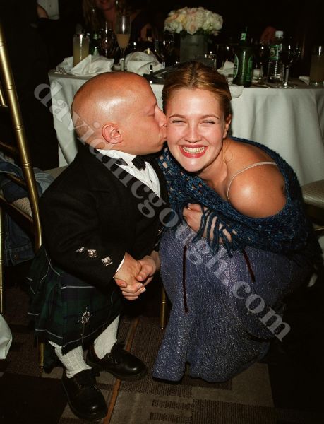 Drew Barrymore with Mini-Me, Verne Troyer 1999, NYC.jpg